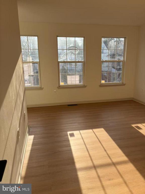 Building Photo - 44 Reading Ave