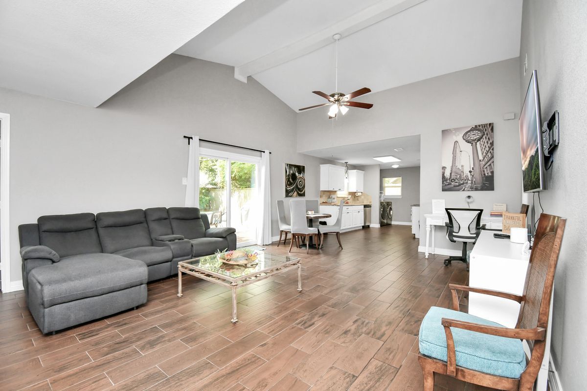 Building Photo - 8615 Shadow Crest St