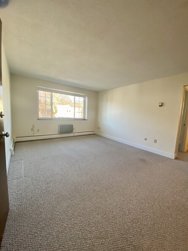 Primary Photo - 1 Brattle Dr