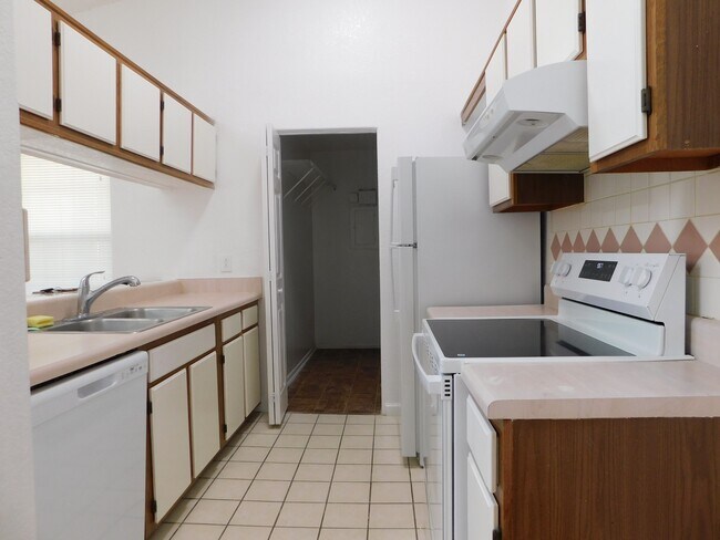 Building Photo - 603 Spirit Ct