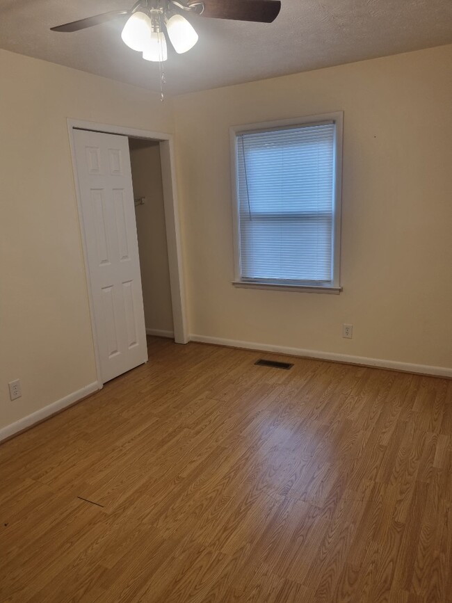 Building Photo - 2110 Hinton Dr