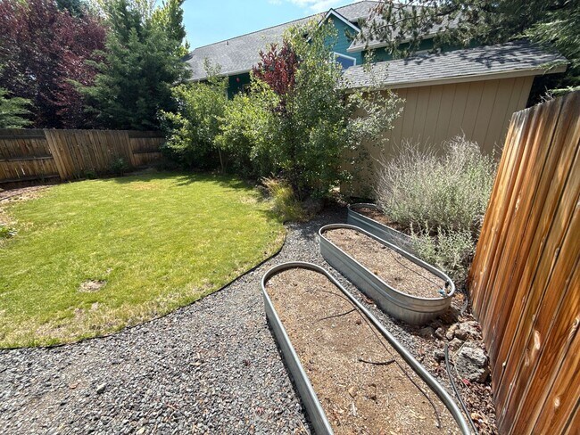 Building Photo - 20747 NE Angora Ct