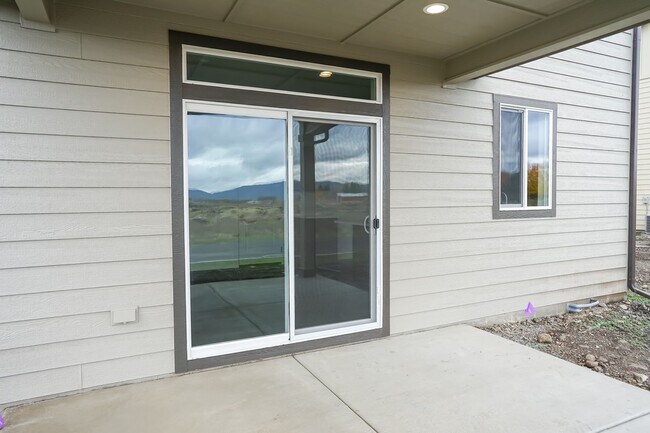 Building Photo - 4 Bedroom, 2.5 Bath New home