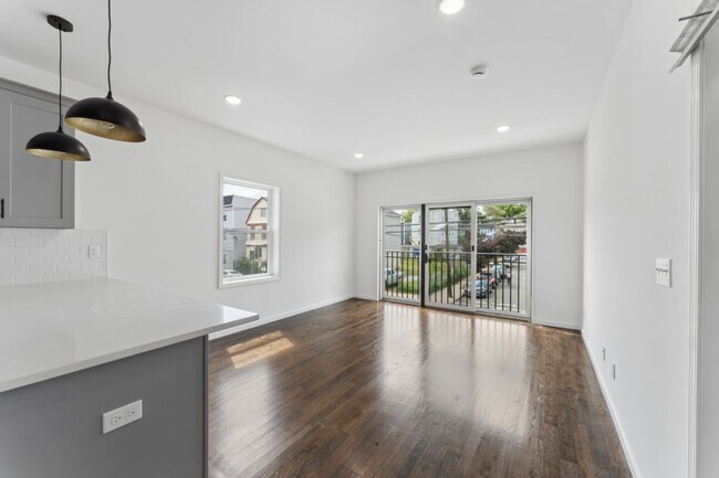 Building Photo - 914 Bergen St