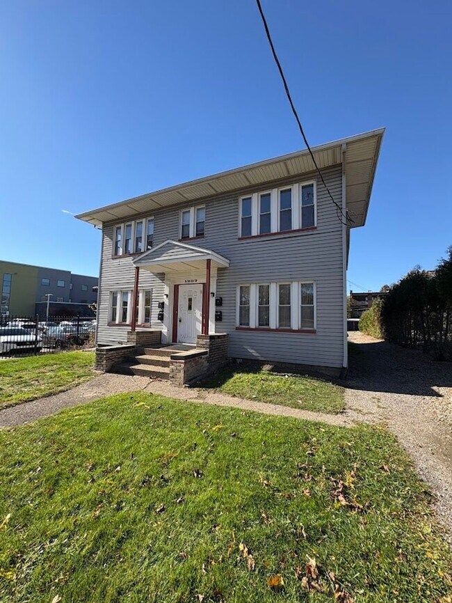 Primary Photo - 1307 Market Ave N