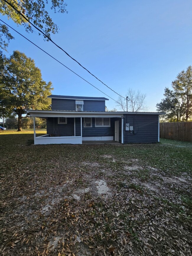 Building Photo - 388 Oak St