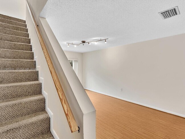 Building Photo - 240 SW 15th Rd