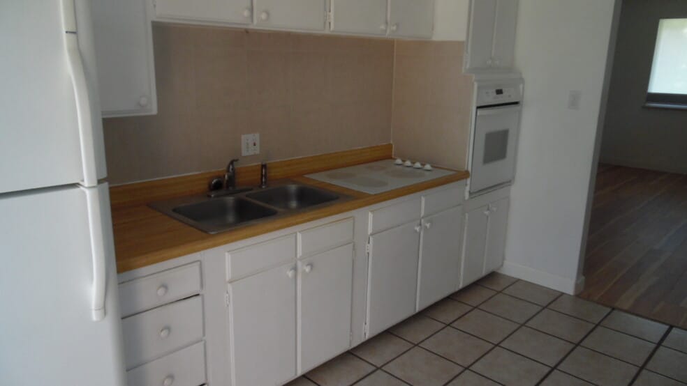 Building Photo - 720 Miller Ct