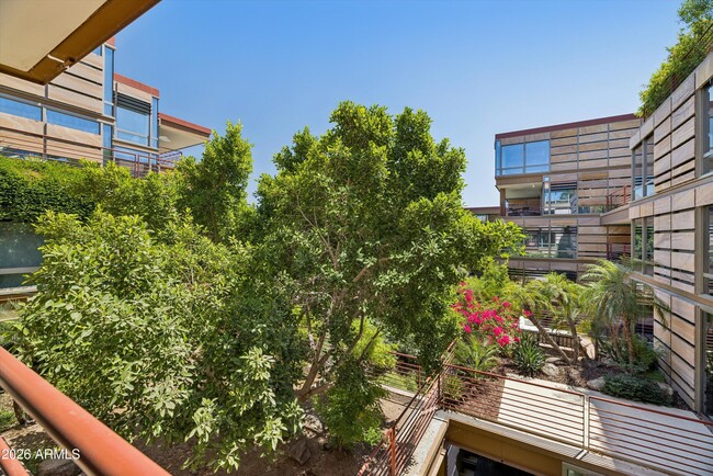 Building Photo - 7157 E Rancho Vista Dr