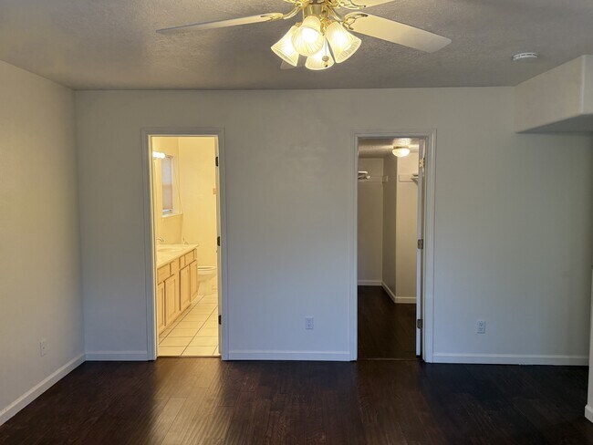 Building Photo - 10538 Olympic St NW