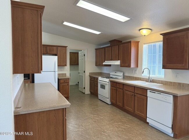 Building Photo - 1116 Samantha St