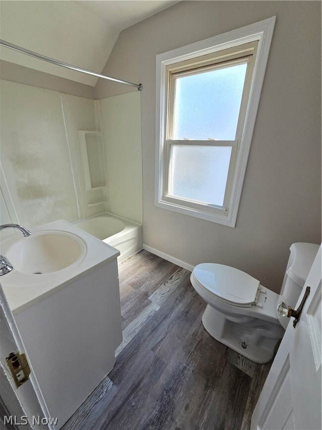 Building Photo - 3757 Grosvenor Rd