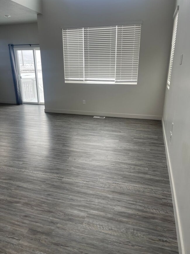 Building Photo - Beautiful Saratoga Springs Townhome for rent!