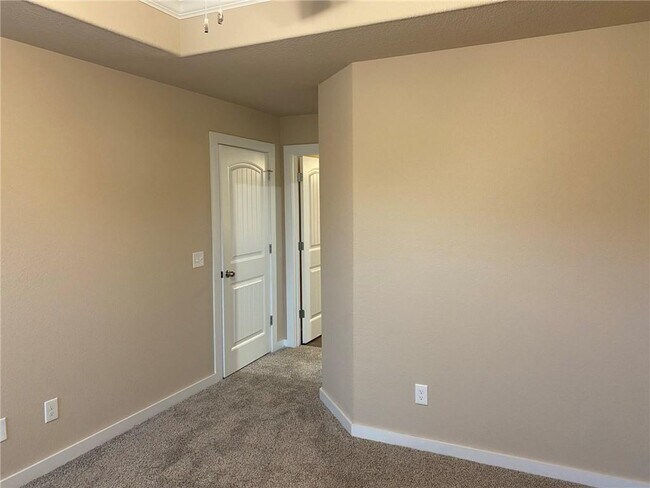 Building Photo - 422 Barbet Dr