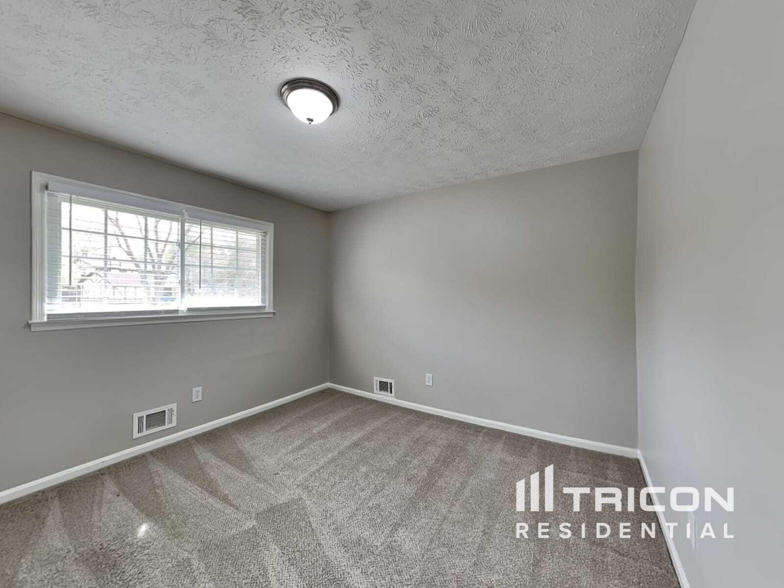 Building Photo - 425 Monivea Ln