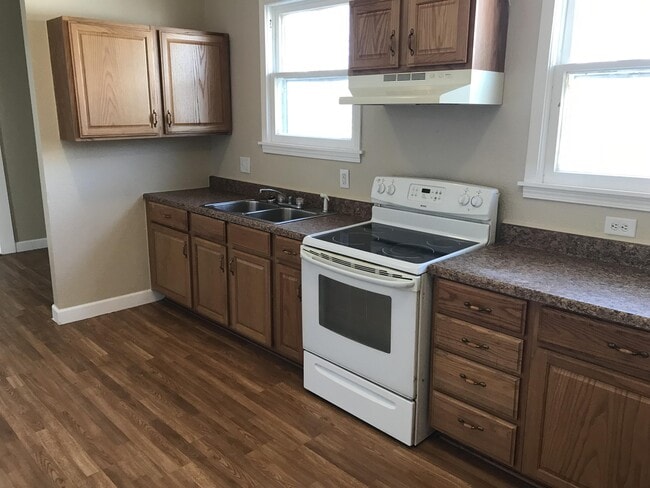 Building Photo - 806 N Park Ave