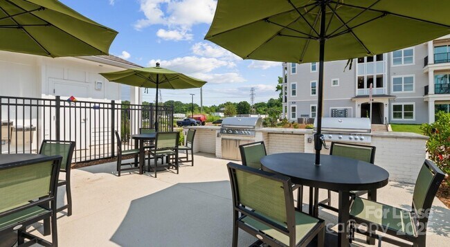 Building Photo - 5120-5177 77 Center Dr