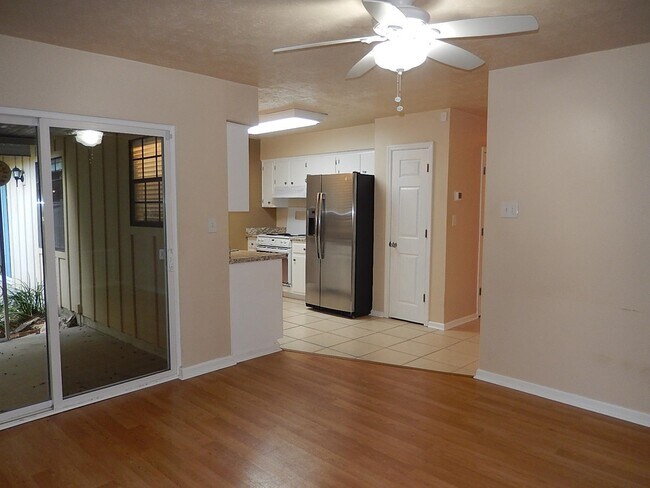 Building Photo - 4321 Snoopy Ln