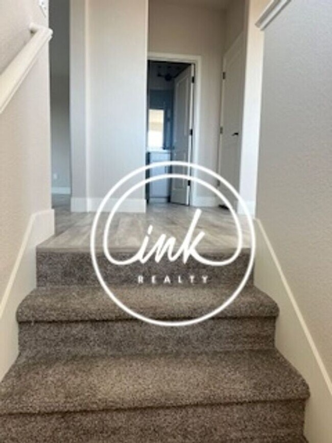Building Photo - New Townhouses in Gardnerville
