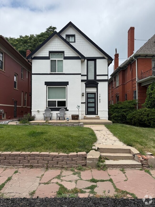 Building Photo - Modern 3-Bedroom Retreat in the Heart of C...