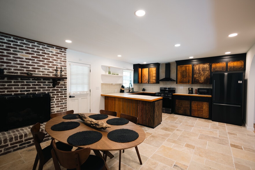 Building Photo - 1585 Secessionville Rd