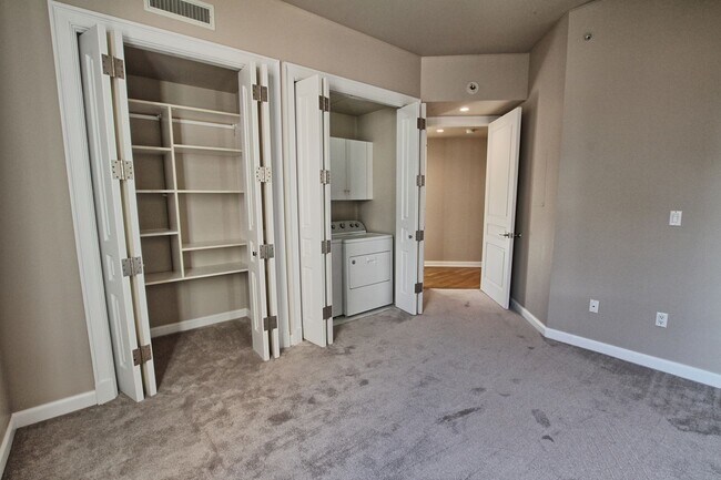 Building Photo - 2400 E Cherry Creek S Dr