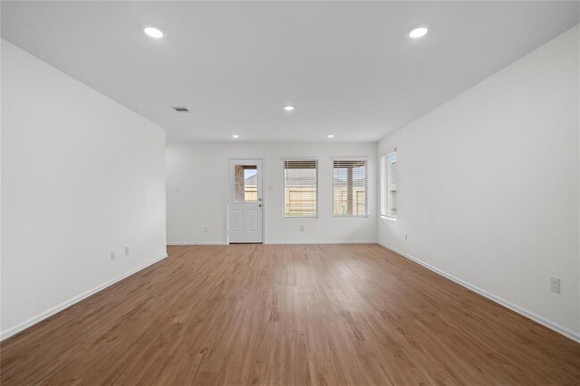 Building Photo - 5111 Sunvalley Bend Dr