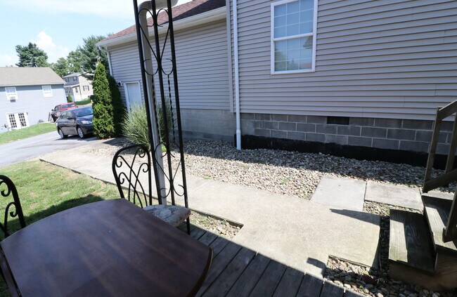 Building Photo - 318 Raymond St