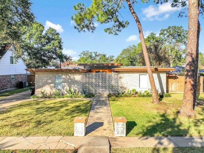 Building Photo - 10630 Olympia Dr