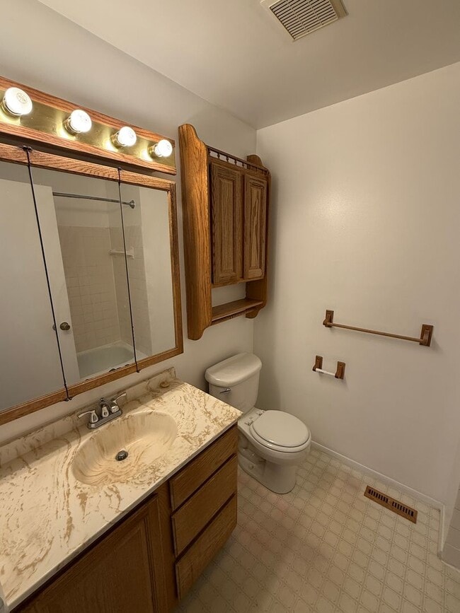 Building Photo - Move-In Ready 2-Bedroom End-Unit Townhouse Condo- Reisterstown, MD