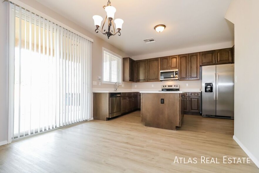 Building Photo - 18124 W Lundberg St