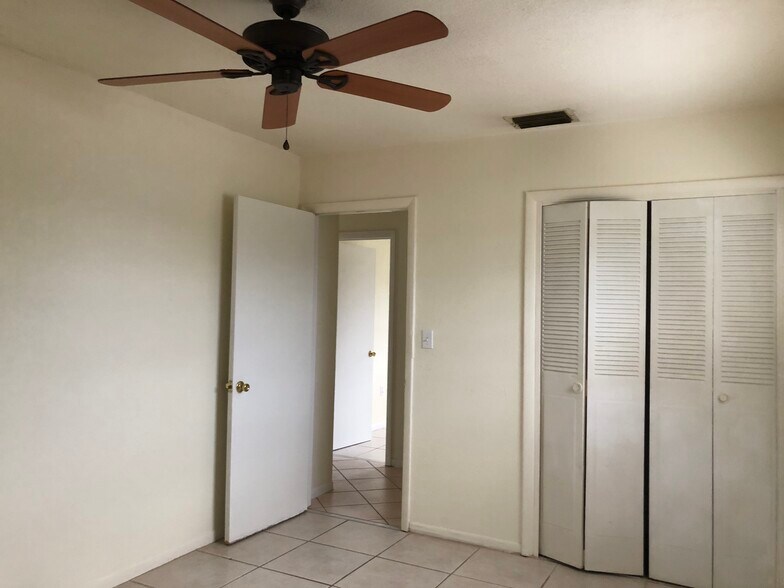 Building Photo - 1536 Barbarie Ln