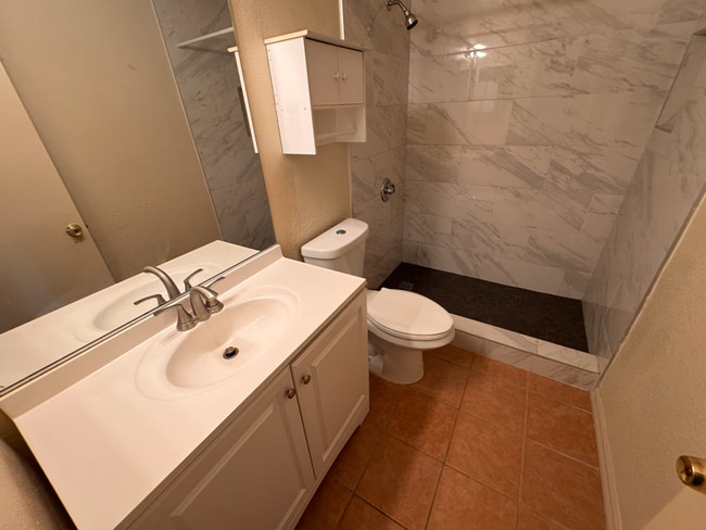 Building Photo - 8364 Summerdale Rd