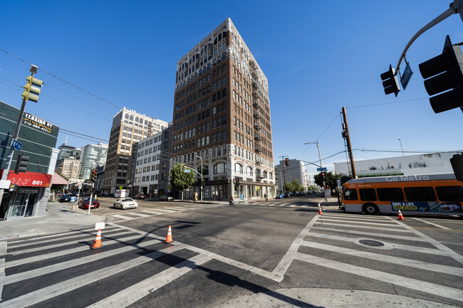 Building Photo - 315 E 8th St