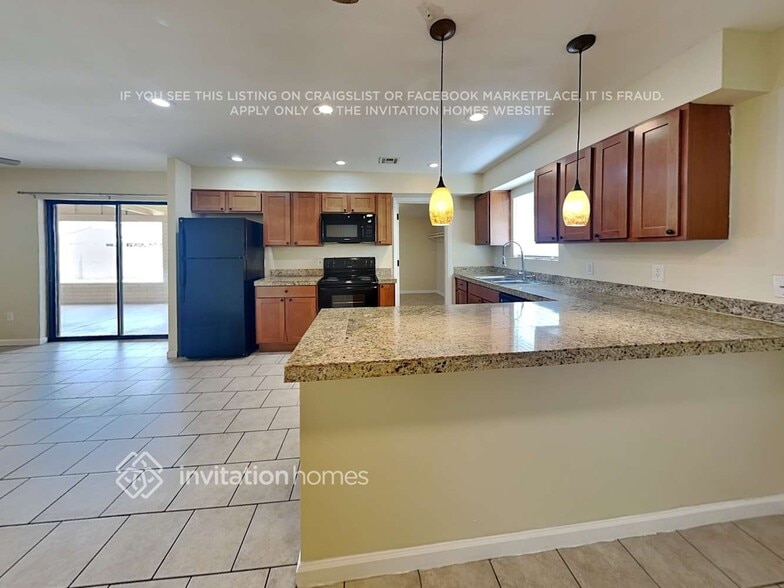 Building Photo - 2911 W Laurel Ln