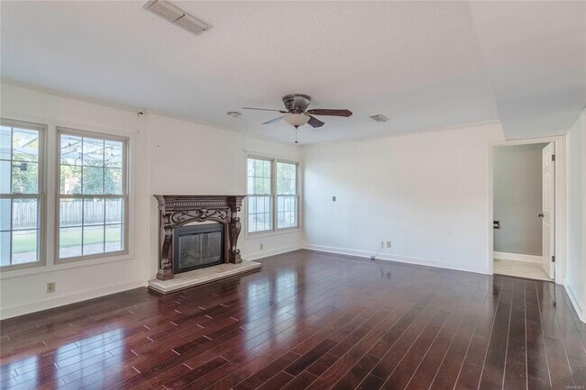 Building Photo - 149 Ledyard Dr