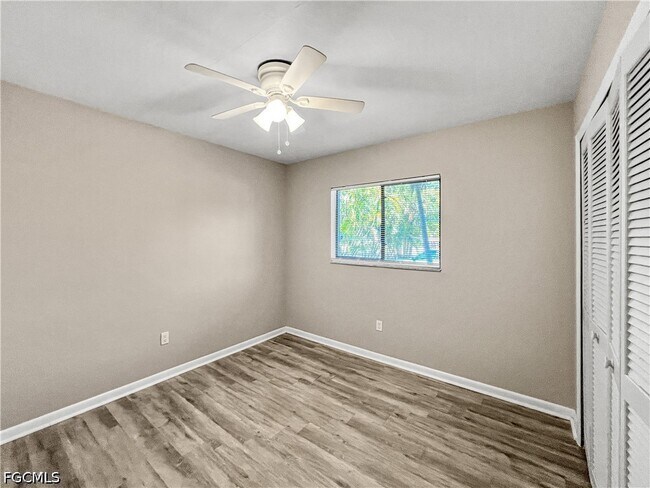 Building Photo - 4530 SW 10th Ave
