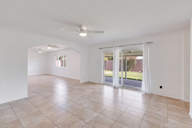 Building Photo - Terrific Old Town Scottsdale Rental!