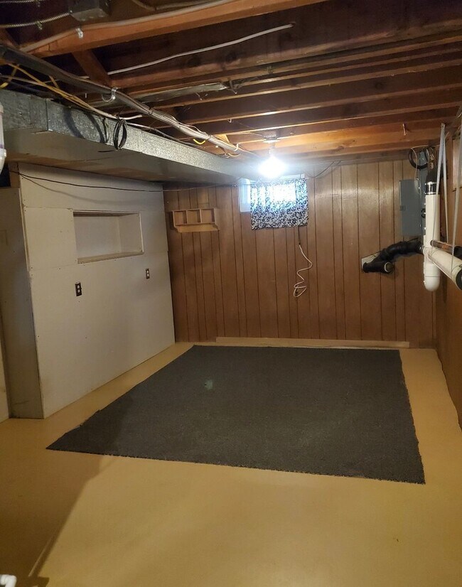 Building Photo - Single Family 3 Bedroom 1.5 Bath