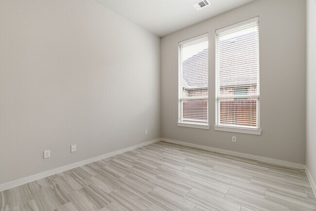 Building Photo - 22515 Bassett Hollow Ln