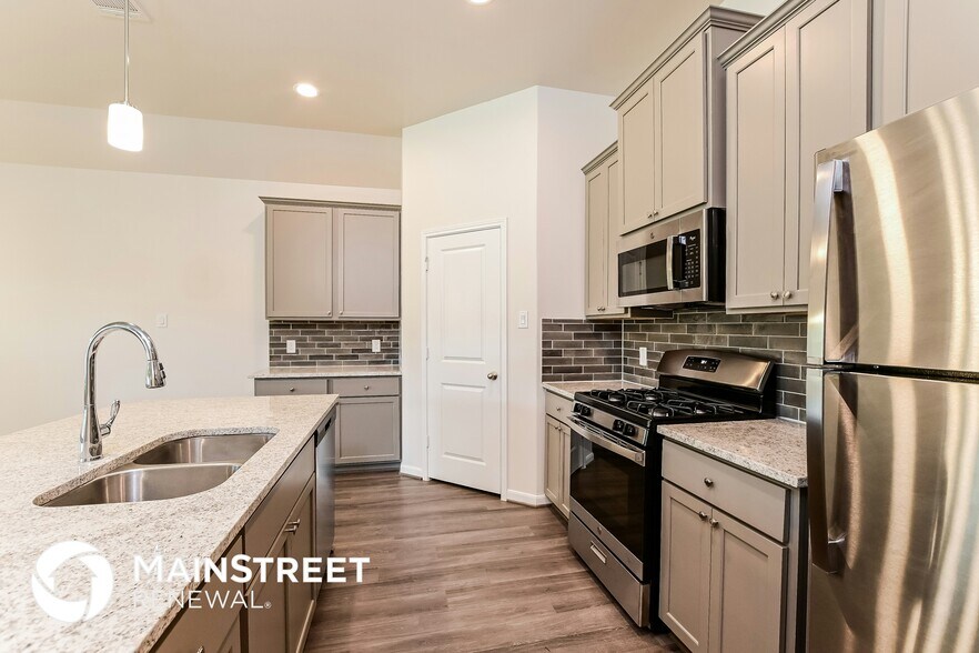 Building Photo - 17686 Cedar Crst Dr