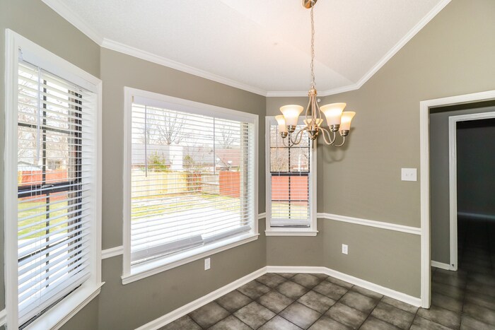 Building Photo - 5858 Rensslaer Dr