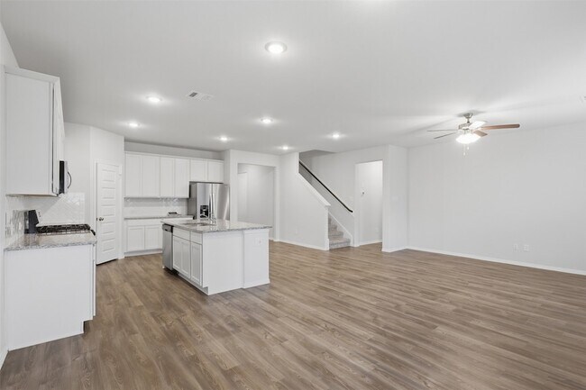 Building Photo - 26123 Emory Holw Dr