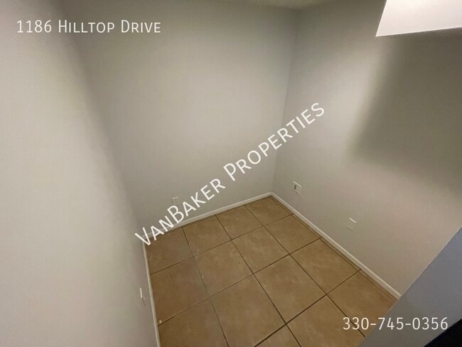 Building Photo - 1186 Hilltop Dr