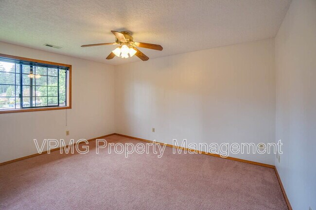 Building Photo - 4017 NE 157th Ave
