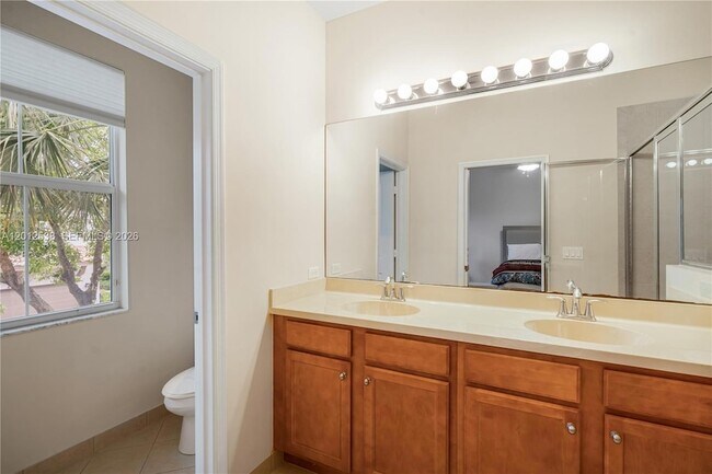 Building Photo - 4025 Cascada Cir