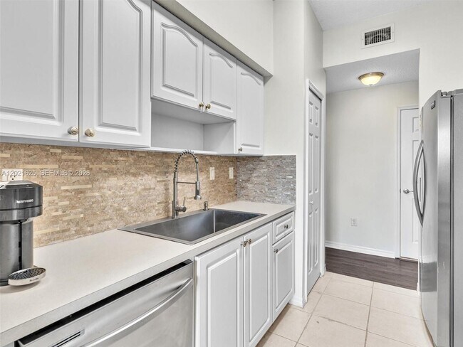 Building Photo - 7085 Nova Dr