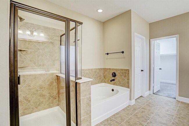 Building Photo - 11022 Avery Oaks Ln
