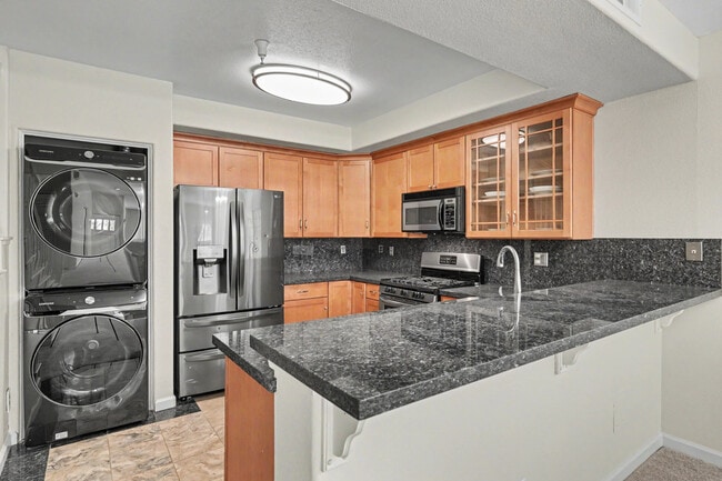 Building Photo - 808 Lenzen Ave