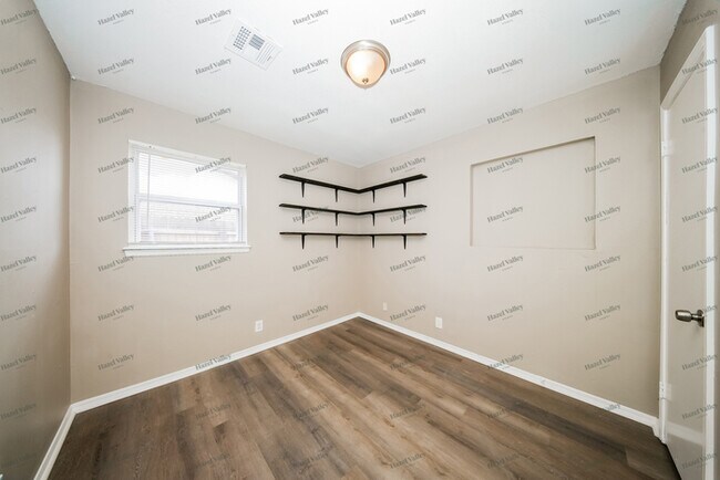 Building Photo - 430 W Juniper Dr